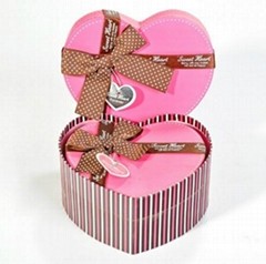 Kalp şeklinde dekoratif lüks geri dönüştürülmüş hediye kağıt kutusu, çikolata için pembe kağıt kutusu