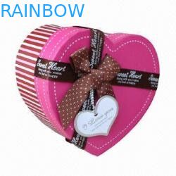 Kalp şeklinde dekoratif lüks geri dönüştürülmüş hediye kağıt kutusu, çikolata için pembe kağıt kutusu