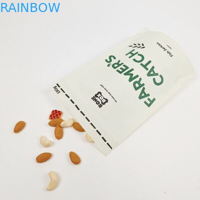 Kişiselleştirilmiş hediye torbalarında bulunan beyaz sapı malzemesi ve stand