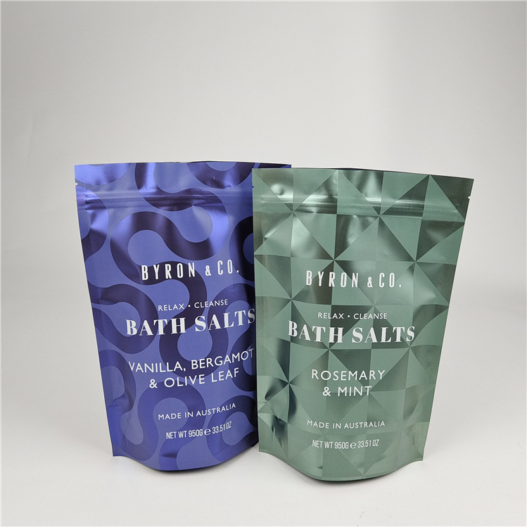 Fermuarlı, kokusuz, nemden koruyucu, vücut temizleme paketi olan, ayağa kalkan bir çanta.