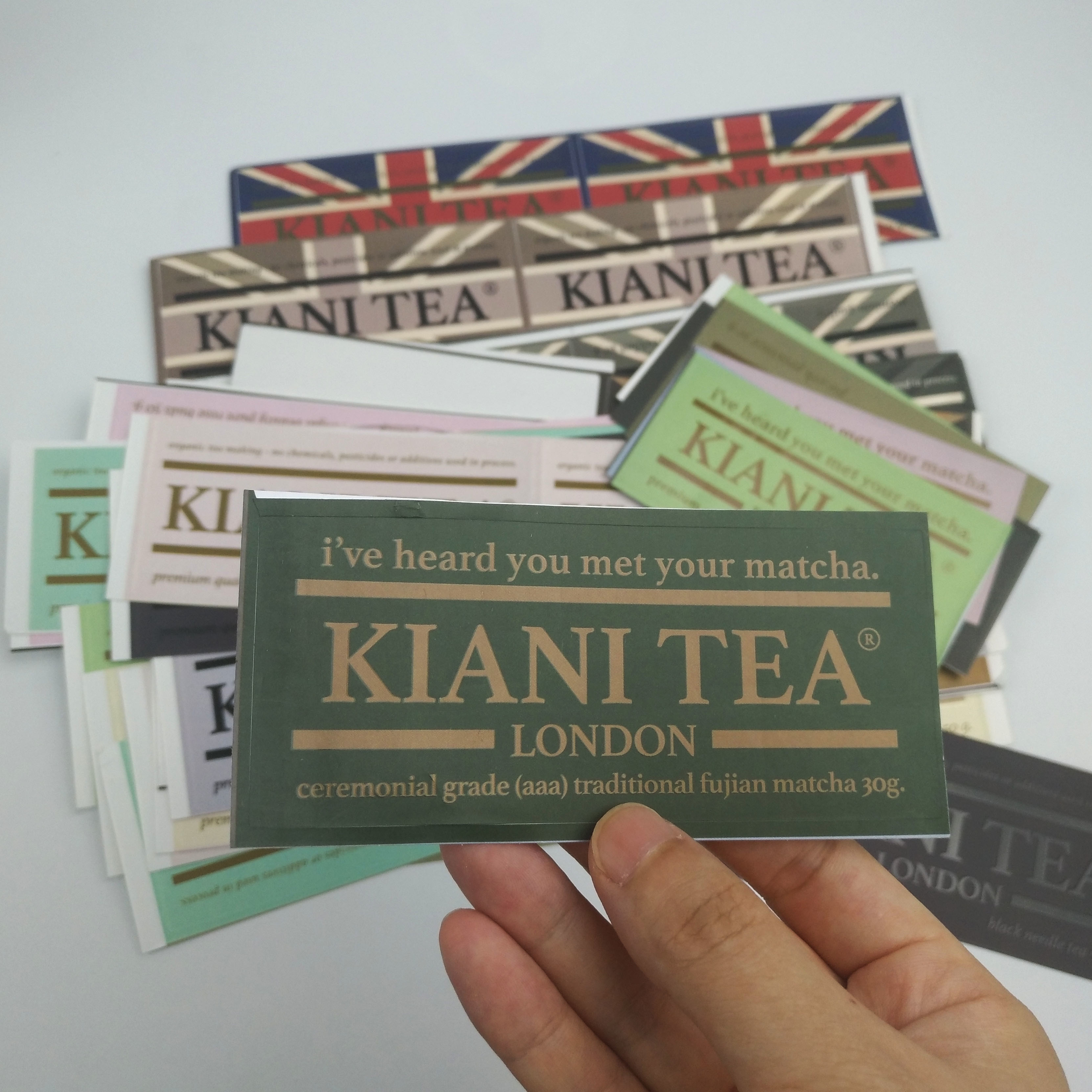 Özel logo OEM Fashionabl baskılı çıkartmaları kabul Yapışkan şarap etiketi Su Geçirmez Yapışkanlı Etiket Çıkartmaları