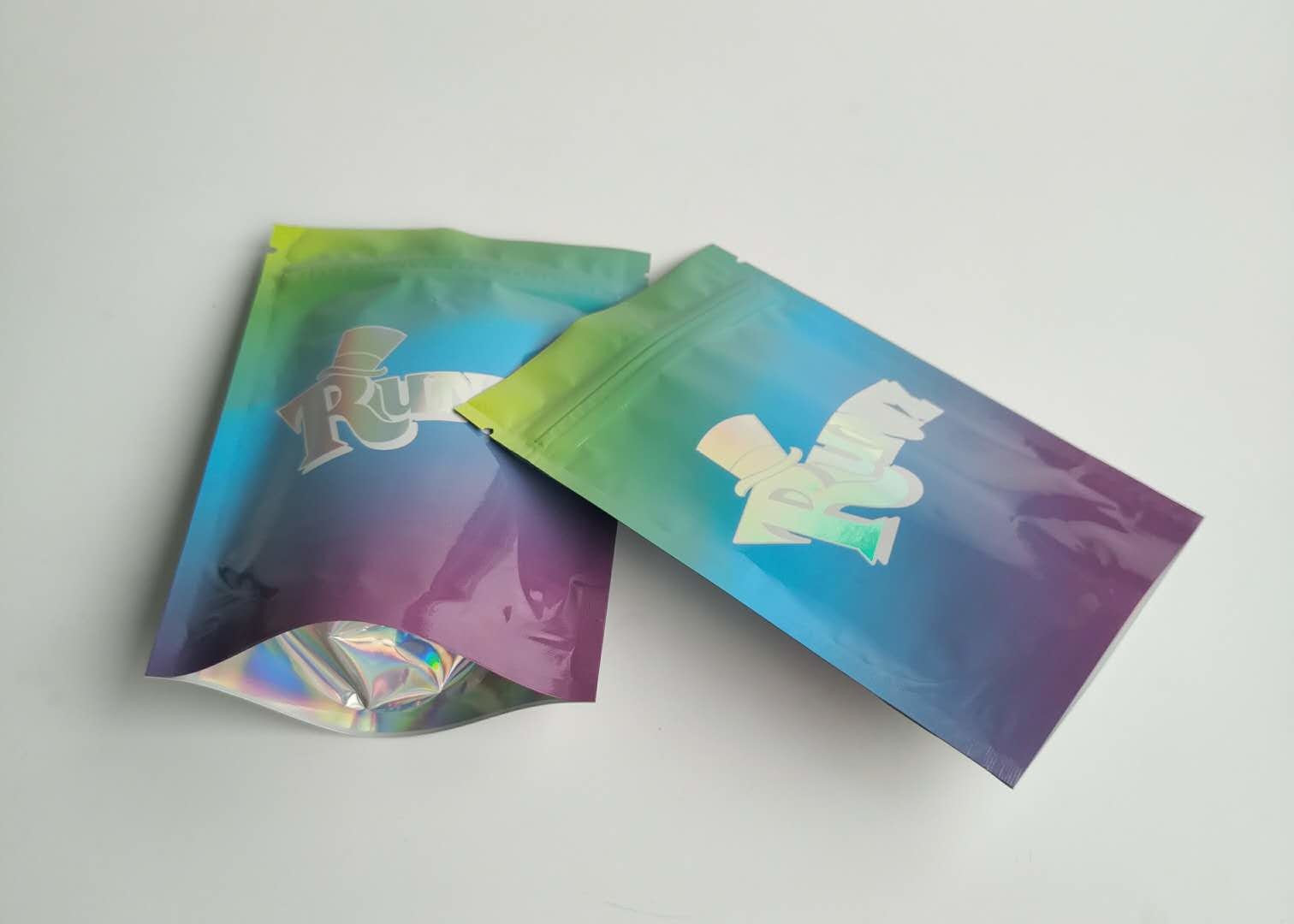 Nem Kanıtı Plastik Torbalar Açıkça Fermuarlı Pencere Holografik Kurabiye Paketleme