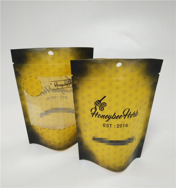 Özel baskılı mat siyah koku geçirmez lamine mylar zip kilit ot tooba doypack çanta