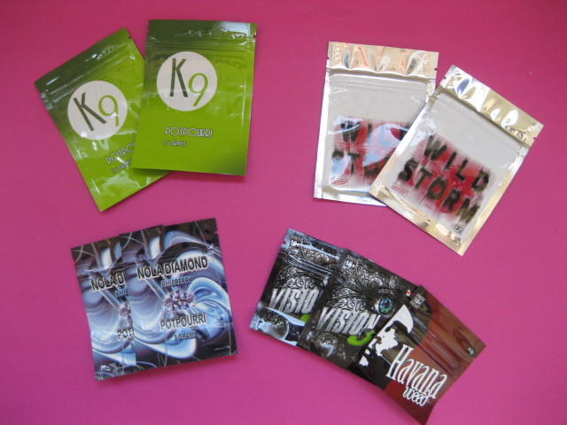 Zip Kilidi ile OEM Özelleştirilmiş Bitkisel Tütsü Ambalaj Torbaları